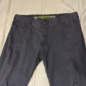 Men’s Lee Extreme Motion MVP khaki pants in gray 42x32 excellent condition